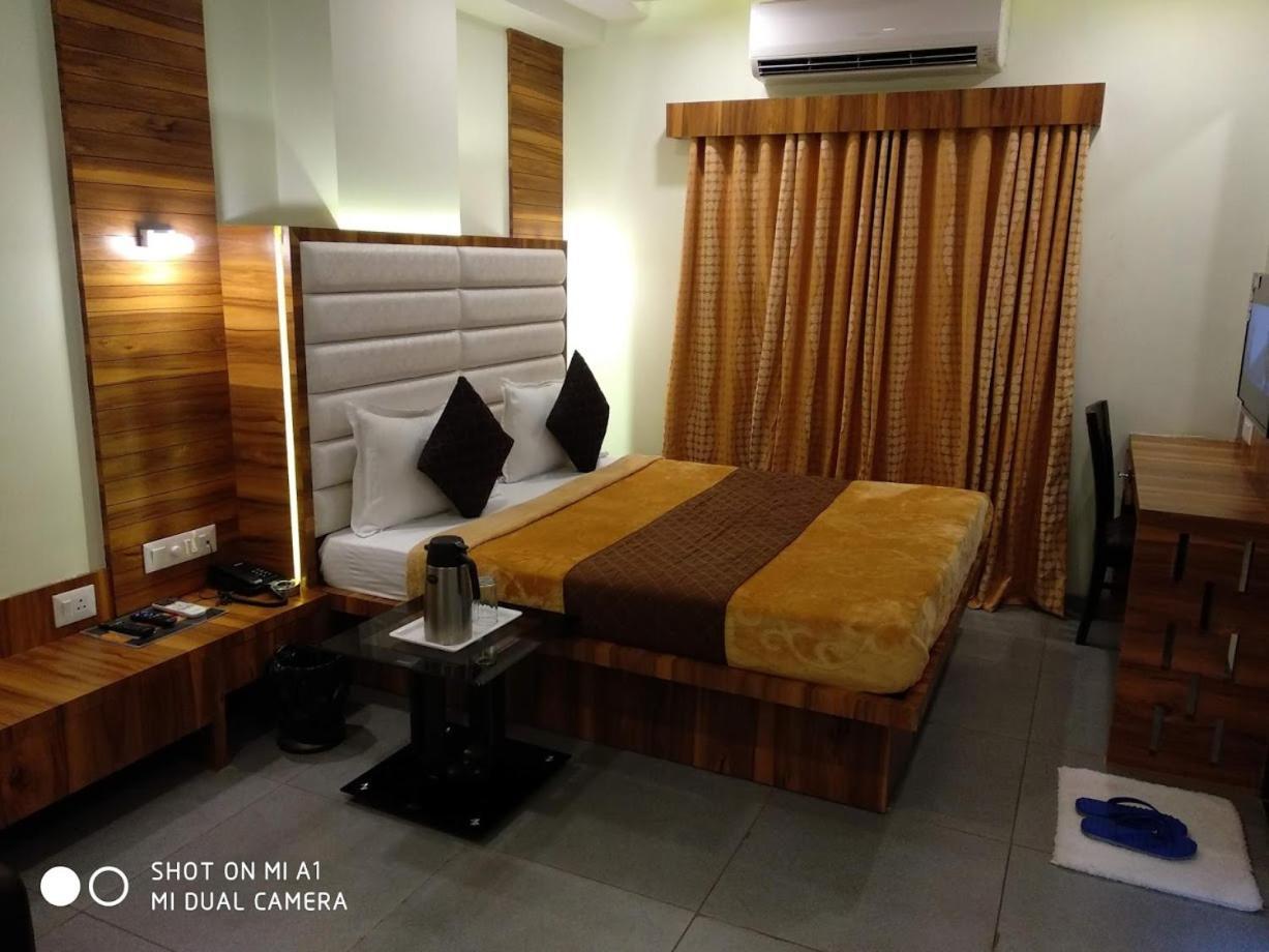 Hotel Sammati Kheda Ngoại thất bức ảnh